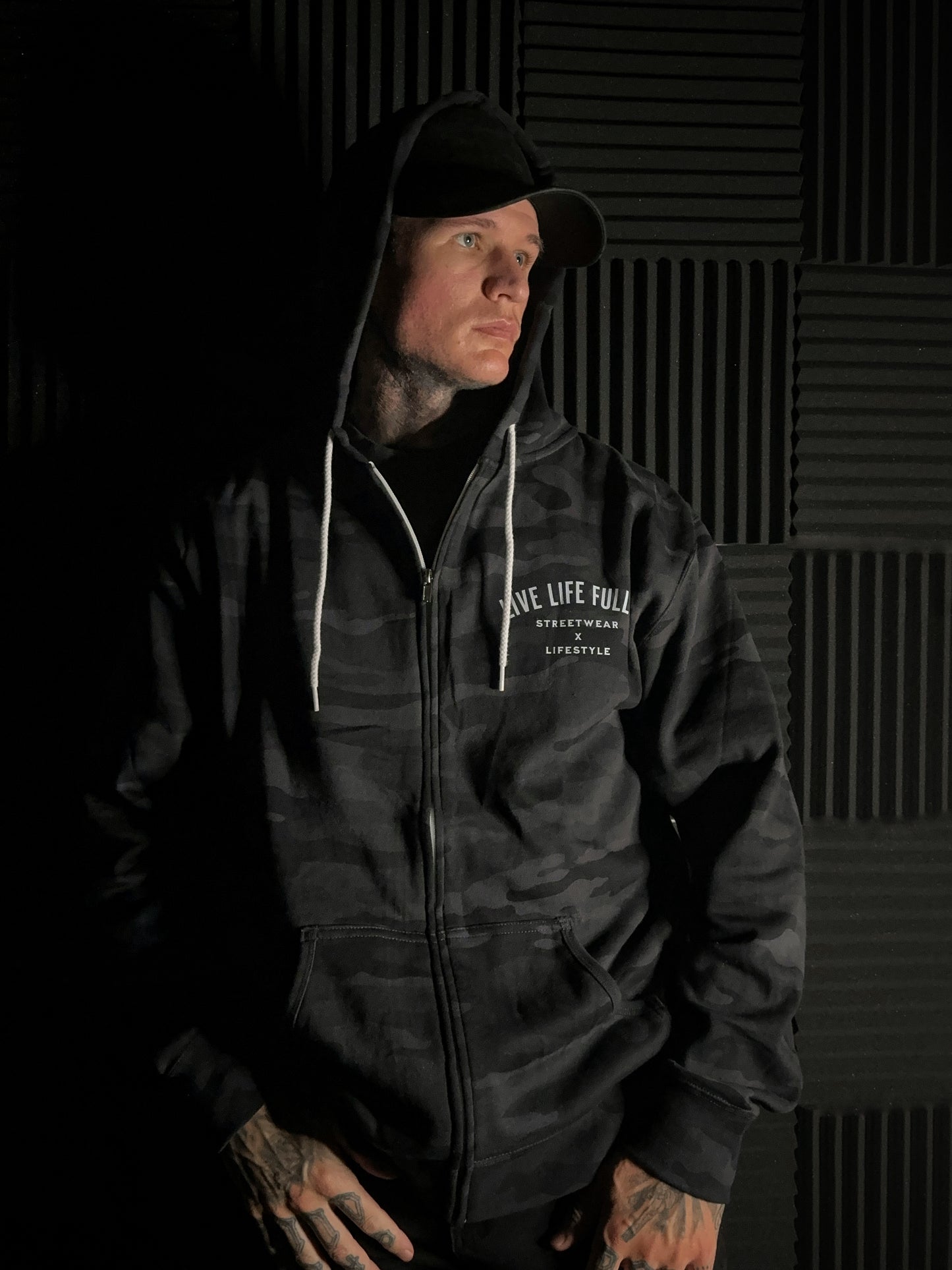 ZIP-UP BLACK CAMO HOODIE