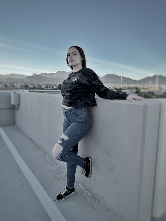 WOMEN'S CROPPED CREWNECK